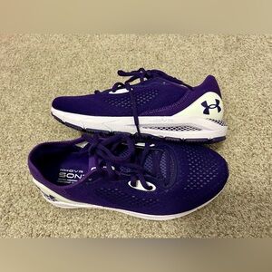 Under Amour HOVR Sonic 5 women’s athletic shoes.  7.5